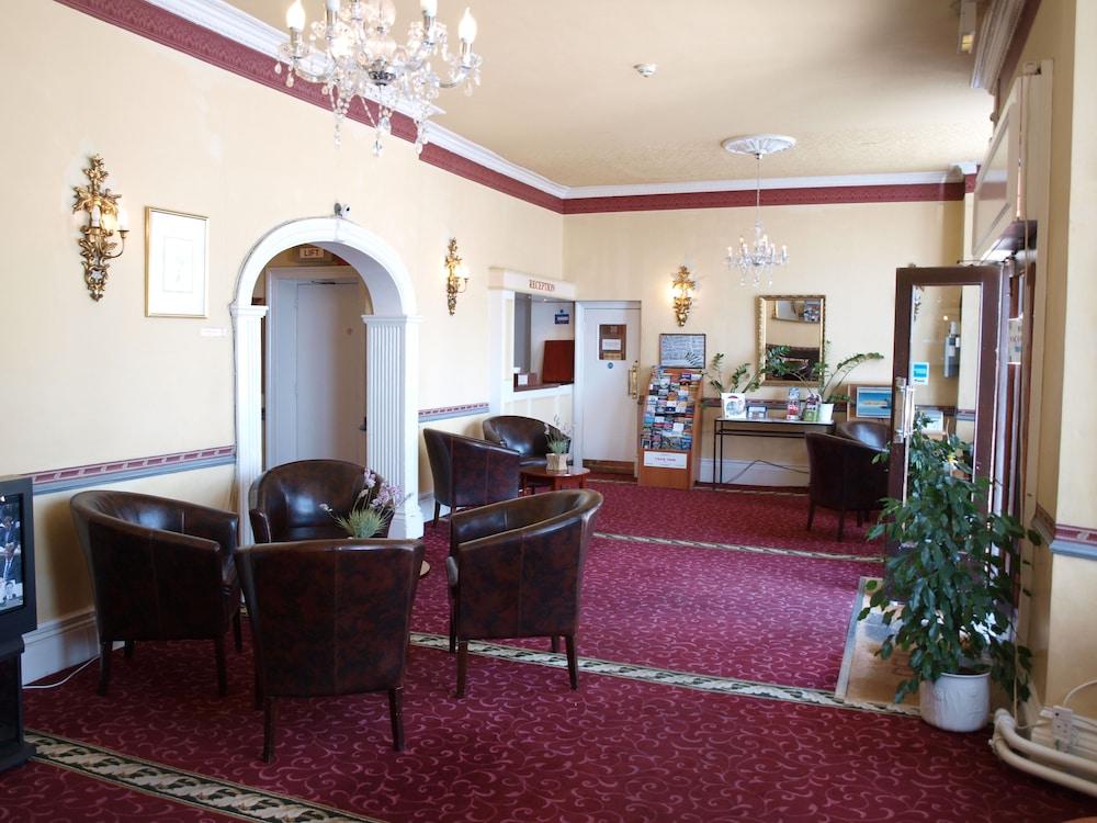 Hotel The 2*